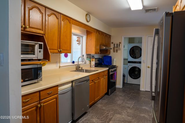 129 Spray Avenue, Beachwood, NJ 08722