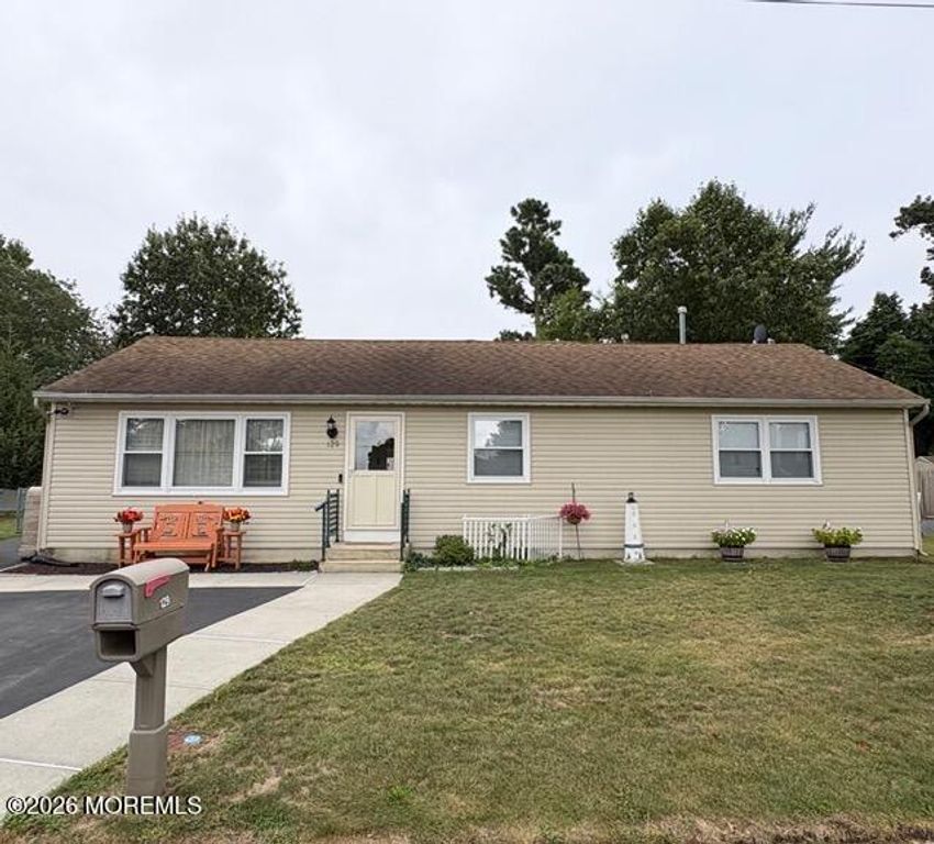 129 Spray Avenue, Beachwood, NJ 08722
