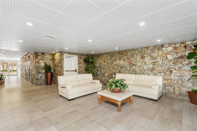 210 Sea View Drive 207, Key Biscayne, FL 33149