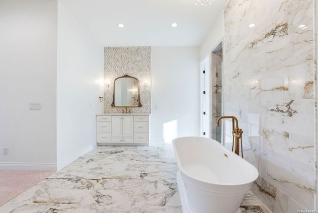 23706 HIGH GDN, San Antonio, TX 78255