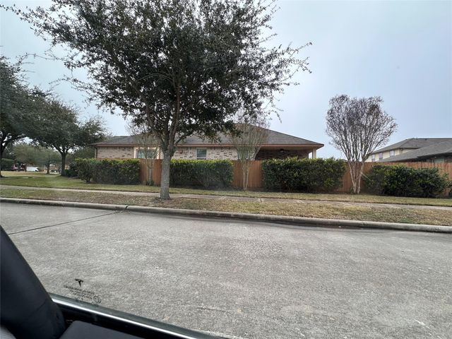 4802 24th Street, Dickinson, TX 77539