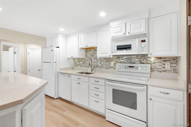 12043 W Cross Drive 204, Littleton, CO 80127