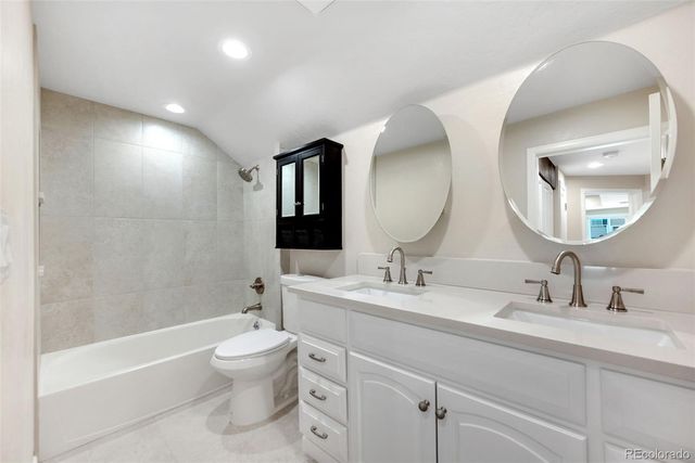 12043 W Cross Drive 204, Littleton, CO 80127