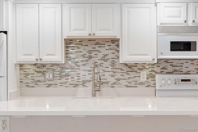 12043 W Cross Drive 204, Littleton, CO 80127