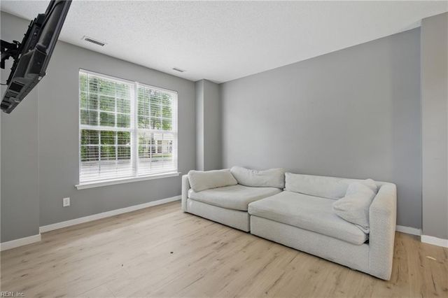 2141 Sunset Maple LN, Chesapeake, VA 23323