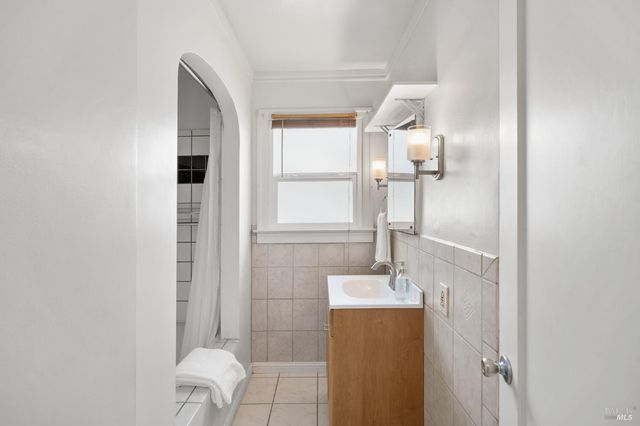 215 Hampshire St, Vallejo, CA 94590