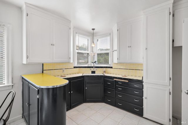 215 Hampshire St, Vallejo, CA 94590