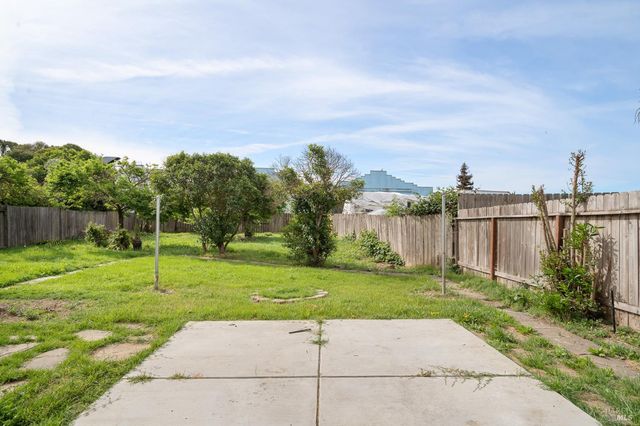 215 Hampshire St, Vallejo, CA 94590