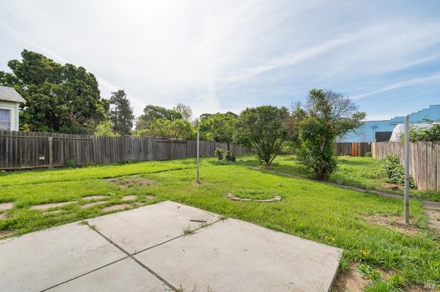 215 Hampshire St, Vallejo, CA 94590