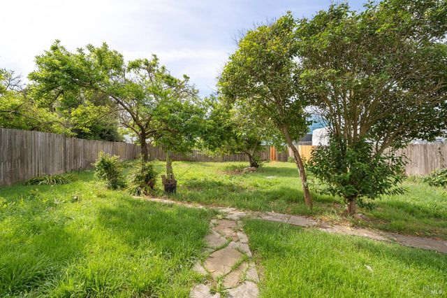 215 Hampshire St, Vallejo, CA 94590