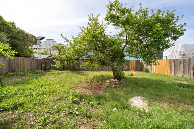 215 Hampshire St, Vallejo, CA 94590