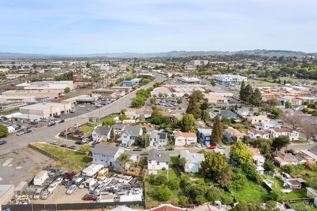 215 Hampshire St, Vallejo, CA 94590