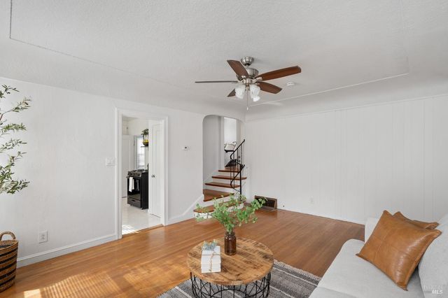 215 Hampshire St, Vallejo, CA 94590