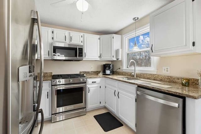 81 Merrimack Meadows Lane 81, Tewksbury, MA 01876