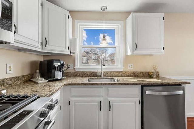 81 Merrimack Meadows Lane 81, Tewksbury, MA 01876