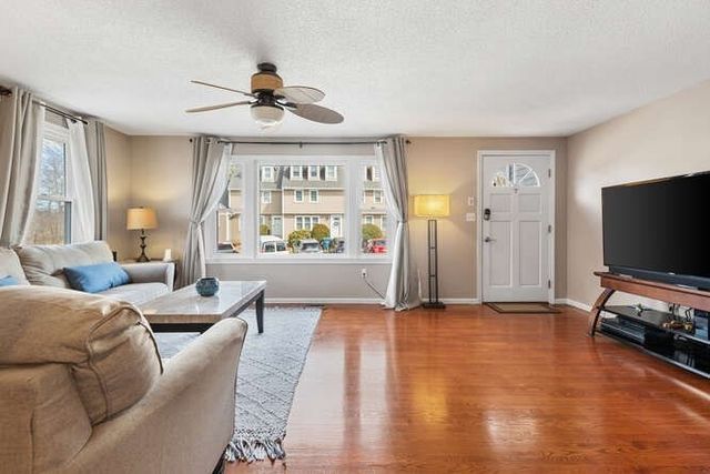 81 Merrimack Meadows Lane 81, Tewksbury, MA 01876