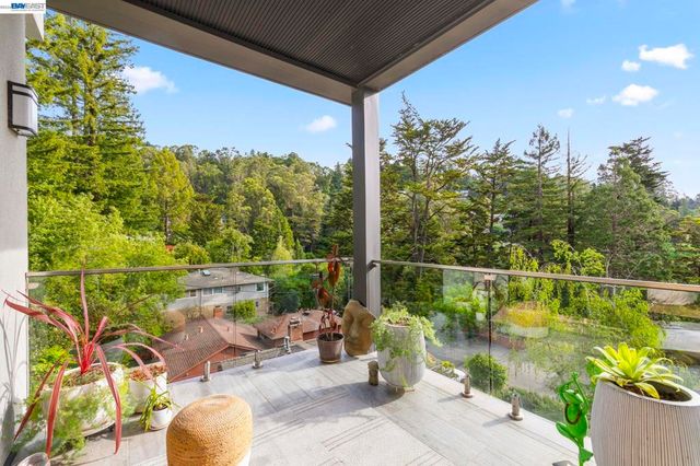 45 Homeglen Ln, Oakland, CA 94611