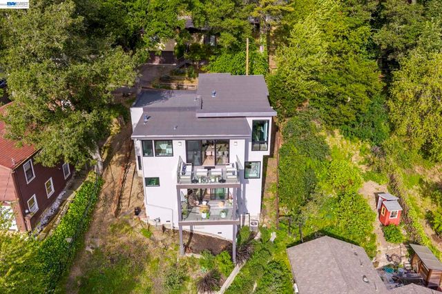 45 Homeglen Ln, Oakland, CA 94611
