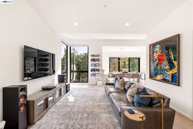 45 Homeglen Ln, Oakland, CA 94611