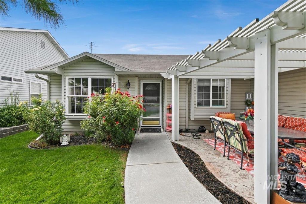 633 N Sterling St, Nampa, ID 83651 photo 3