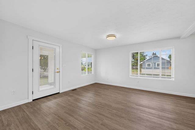 5028 N WASHINGTON St, Spokane, WA 99016