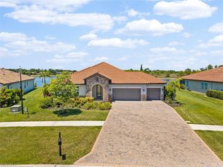 2038 Grove DR, Naples, FL 34120
