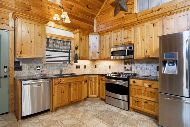 271 County Road 1559, Alba, TX 75410