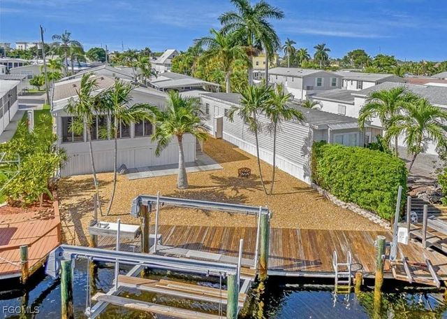 14 Nancy LN, Fort Myers Beach, FL 33931