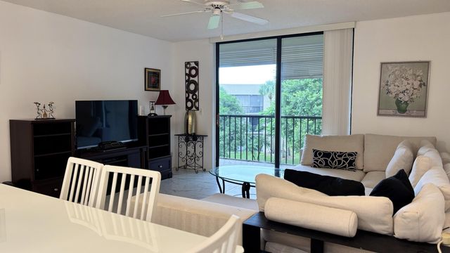 5130 Las Verdes Circle Apt 313, Delray Beach, FL 33484