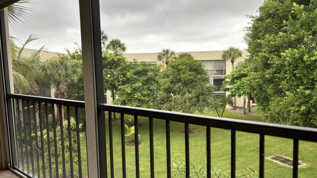 5130 Las Verdes Circle Apt 313, Delray Beach, FL 33484