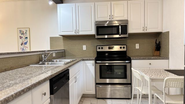 5130 Las Verdes Circle Apt 313, Delray Beach, FL 33484