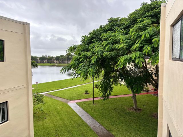 5130 Las Verdes Circle Apt 313, Delray Beach, FL 33484