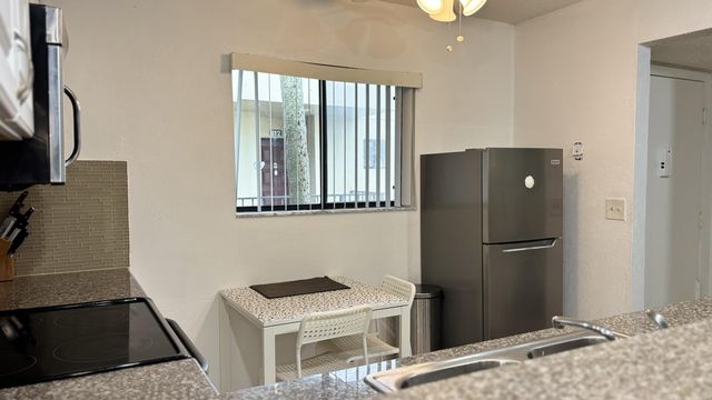5130 Las Verdes Circle Apt 313, Delray Beach, FL 33484