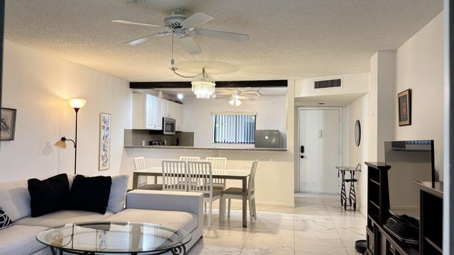 5130 Las Verdes Circle Apt 313, Delray Beach, FL 33484