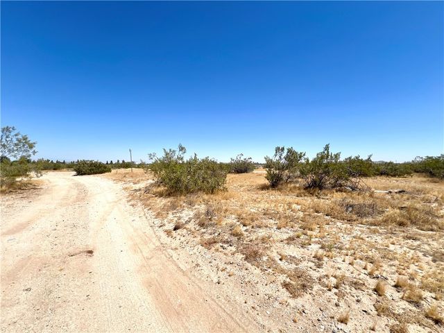 120 E Avenue T-8, Pearblossom, CA 93553