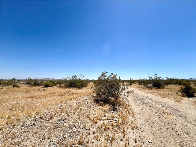 120 E Avenue T-8, Pearblossom, CA 93553