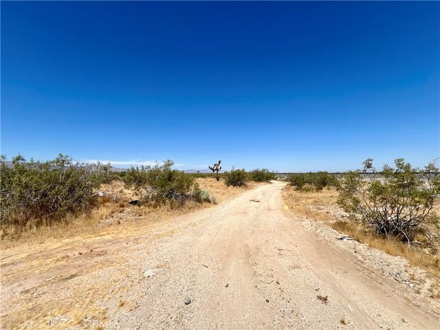 120 E Avenue T-8, Pearblossom, CA 93553