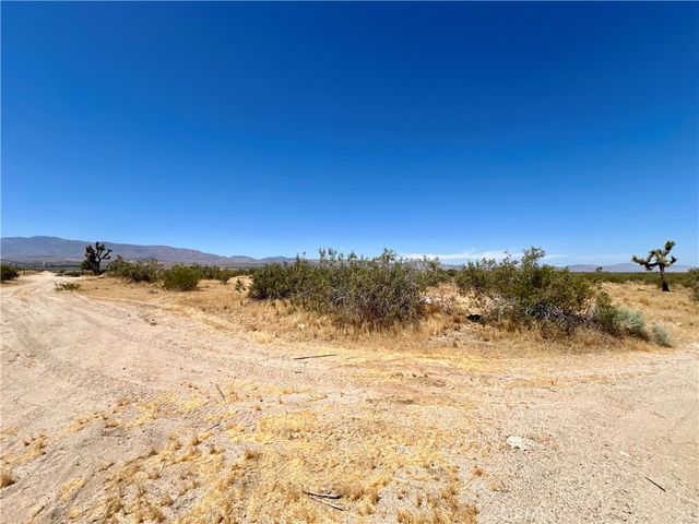 120 E Avenue T-8, Pearblossom, CA 93553