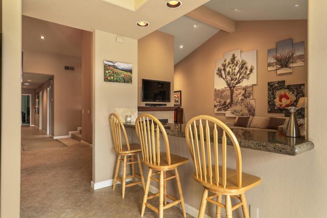 52 Ponderosa Circle, Palm Desert, CA 92211