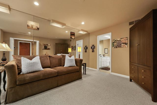 52 Ponderosa Circle, Palm Desert, CA 92211