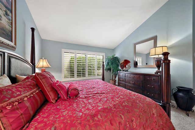52 Ponderosa Circle, Palm Desert, CA 92211