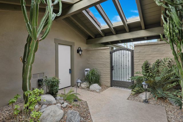 52 Ponderosa Circle, Palm Desert, CA 92211