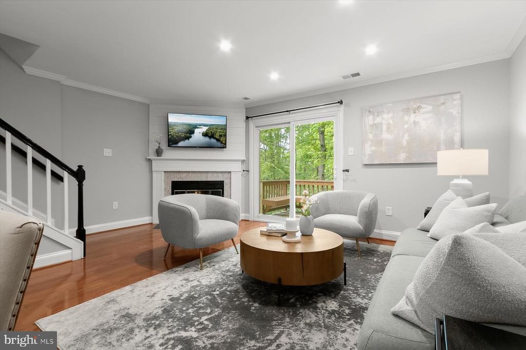 Image 12 of property listing at 10525 ENGLISHMAN DR #178, Rockville, MD 20852