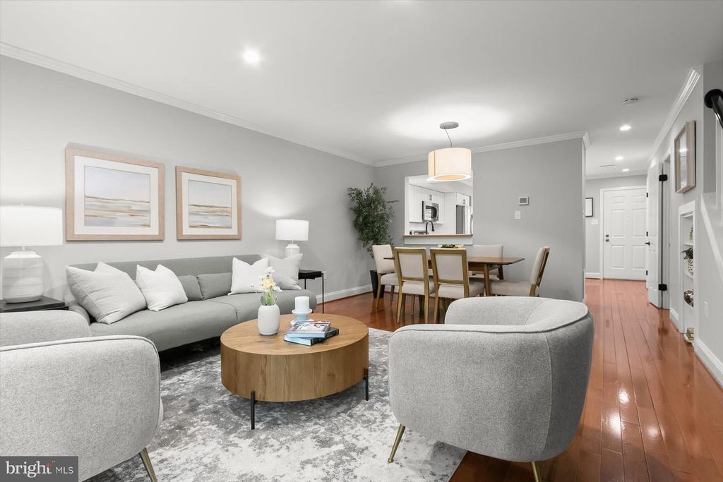 Image 14 of property listing at 10525 ENGLISHMAN DR #178, Rockville, MD 20852