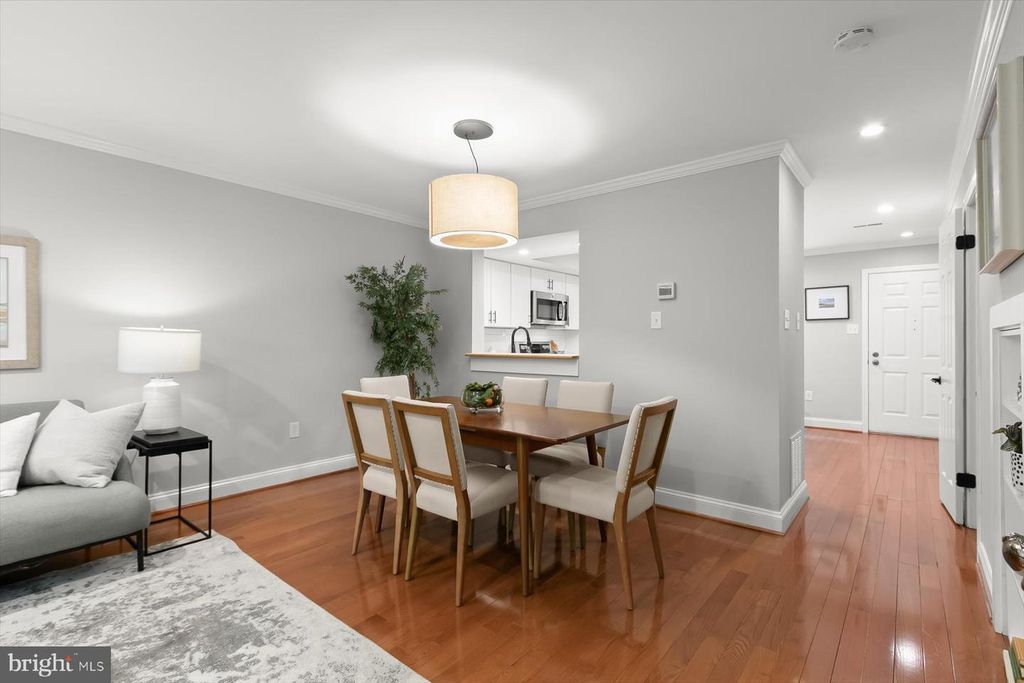 Image 17 of property listing at 10525 ENGLISHMAN DR #178, Rockville, MD 20852