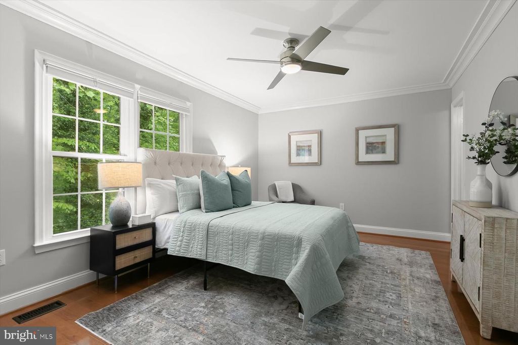 Image 20 of property listing at 10525 ENGLISHMAN DR #178, Rockville, MD 20852