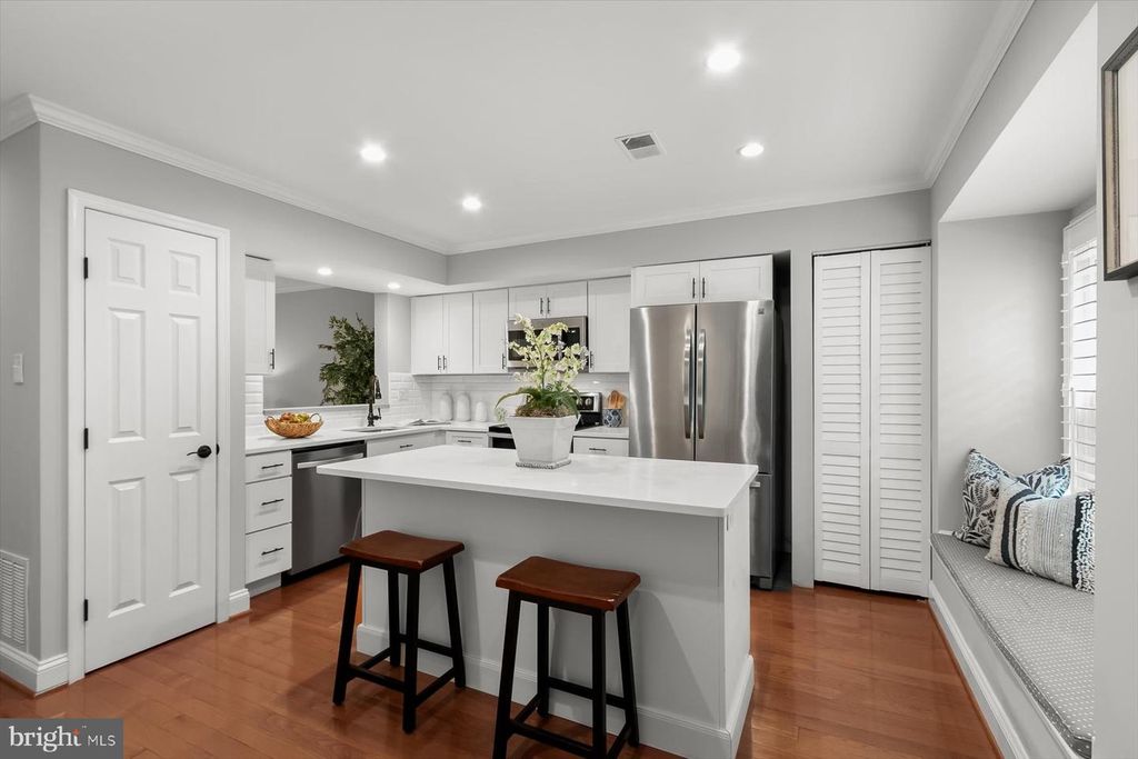 Image 3 of property listing at 10525 ENGLISHMAN DR #178, Rockville, MD 20852