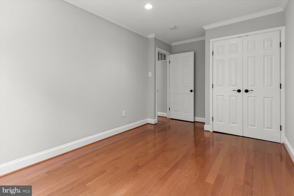 Image 30 of property listing at 10525 ENGLISHMAN DR #178, Rockville, MD 20852