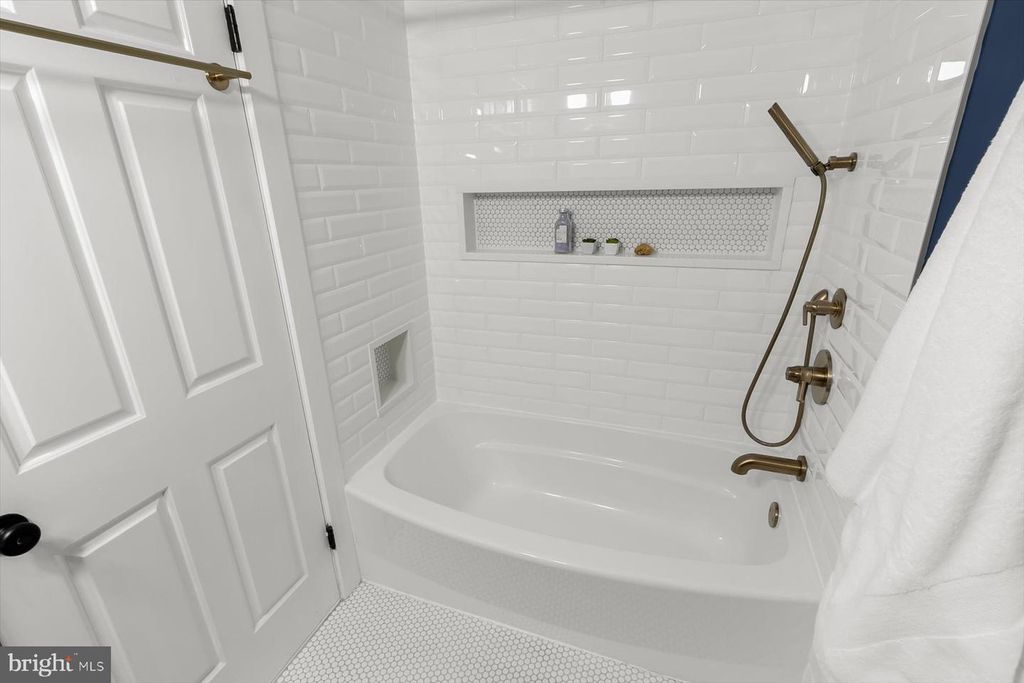 Image 33 of property listing at 10525 ENGLISHMAN DR #178, Rockville, MD 20852