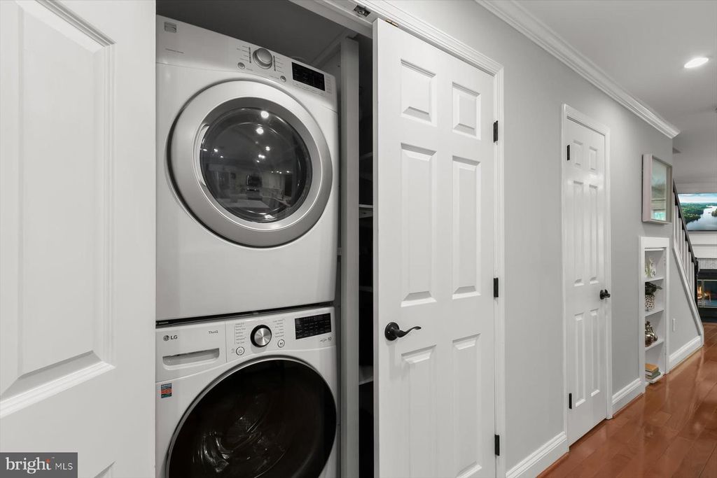 Image 9 of property listing at 10525 ENGLISHMAN DR #178, Rockville, MD 20852